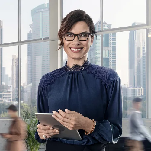 Femme d'affaires au bureau